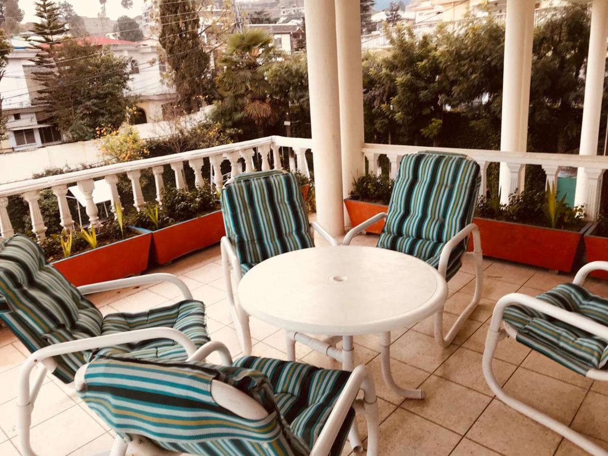 Alaf Laila Guest House Абботтабад Екстер'єр фото