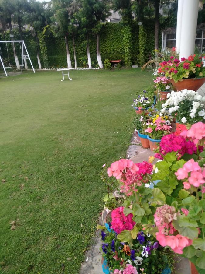 Alaf Laila Guest House Абботтабад Екстер'єр фото